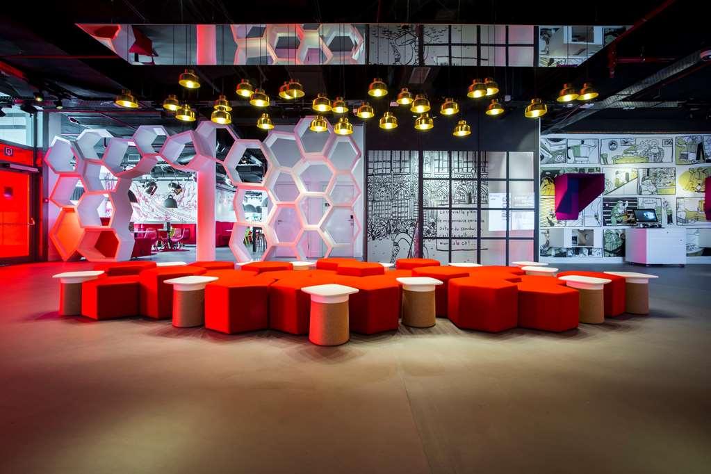Radisson Red Brussels Hotel Ixelles Ngoại thất bức ảnh