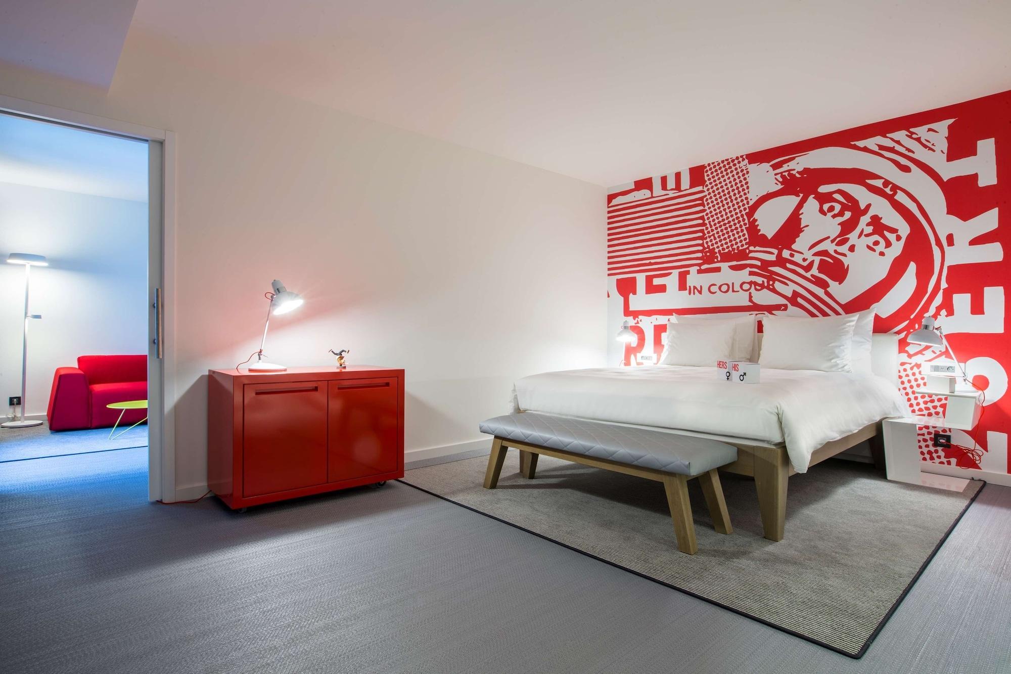 Radisson Red Brussels Hotel Ixelles Ngoại thất bức ảnh