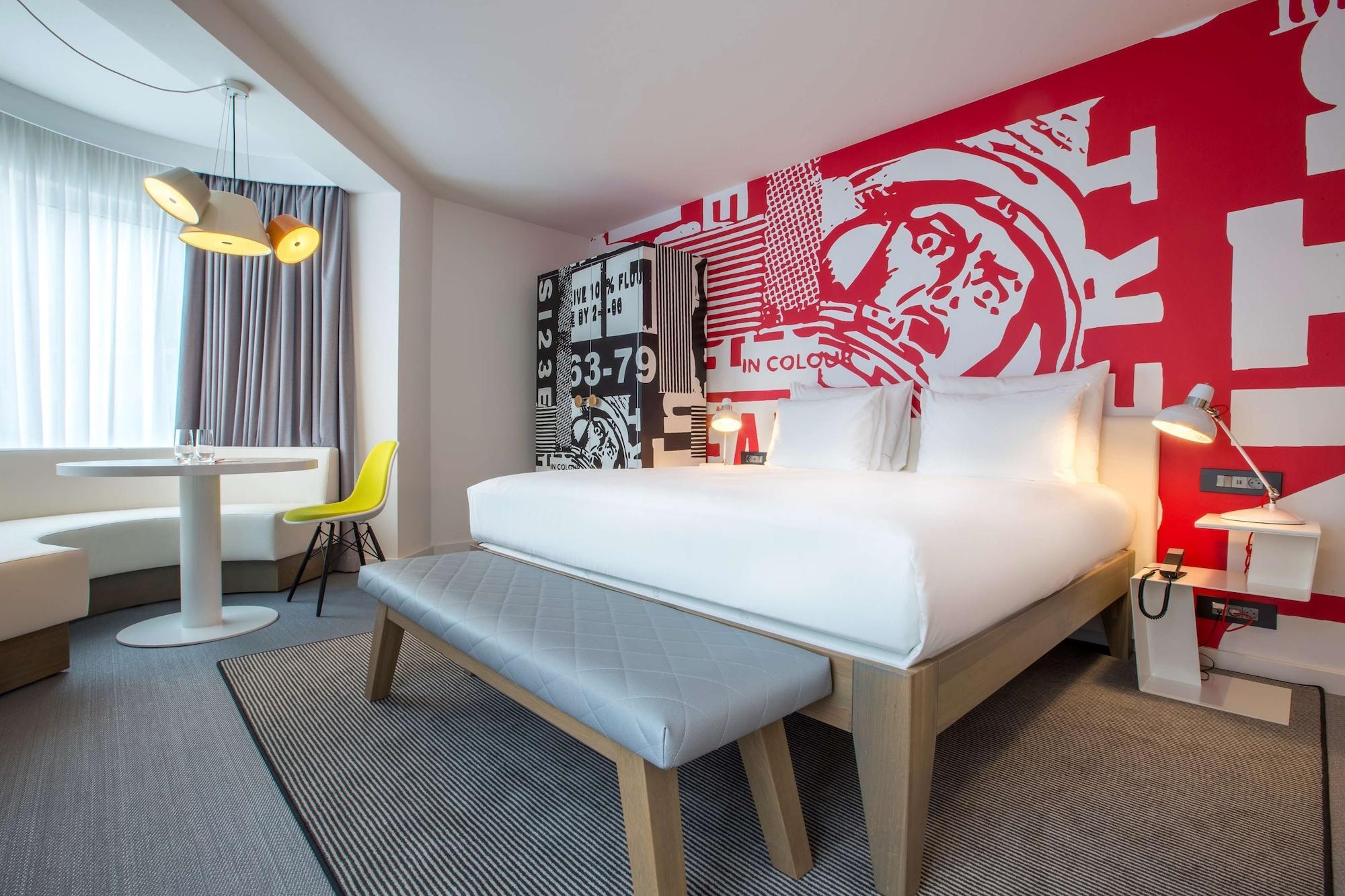 Radisson Red Brussels Hotel Ixelles Ngoại thất bức ảnh