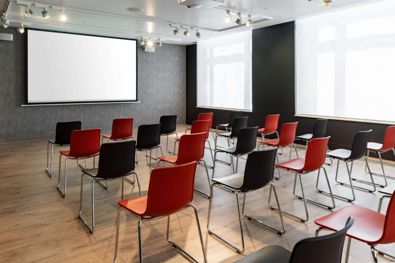 Radisson Red Brussels Hotel Ixelles Ngoại thất bức ảnh