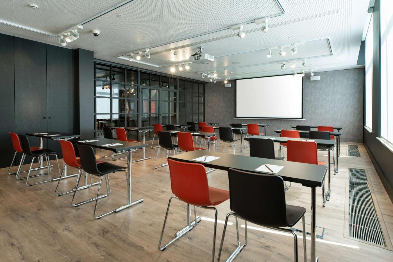Radisson Red Brussels Hotel Ixelles Ngoại thất bức ảnh