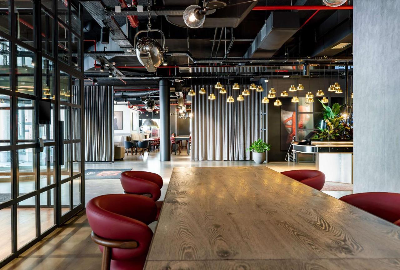 Radisson Red Brussels Hotel Ixelles Ngoại thất bức ảnh
