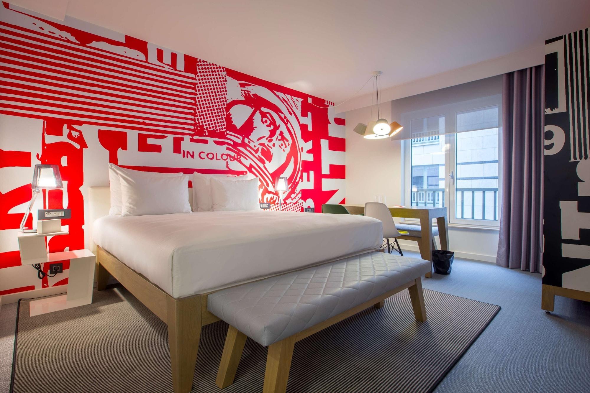Radisson Red Brussels Hotel Ixelles Ngoại thất bức ảnh